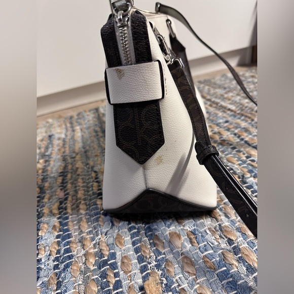 Calvin Klein cream and brown handle with strap - Picture 5 of 5